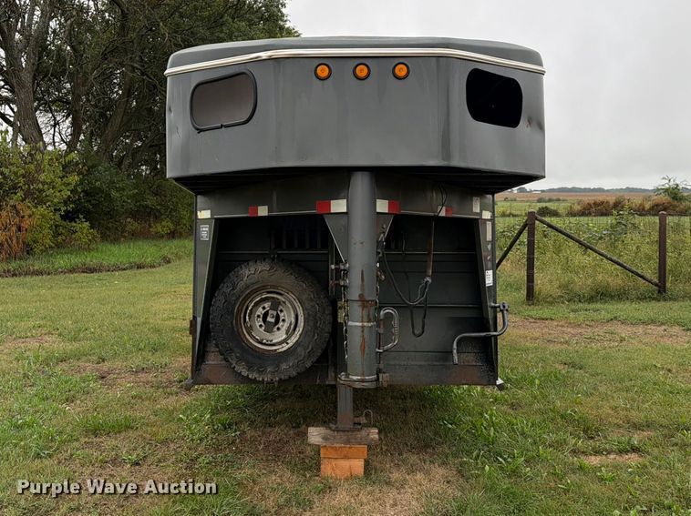 image for item FN2623 2000 Titan livestock trailer