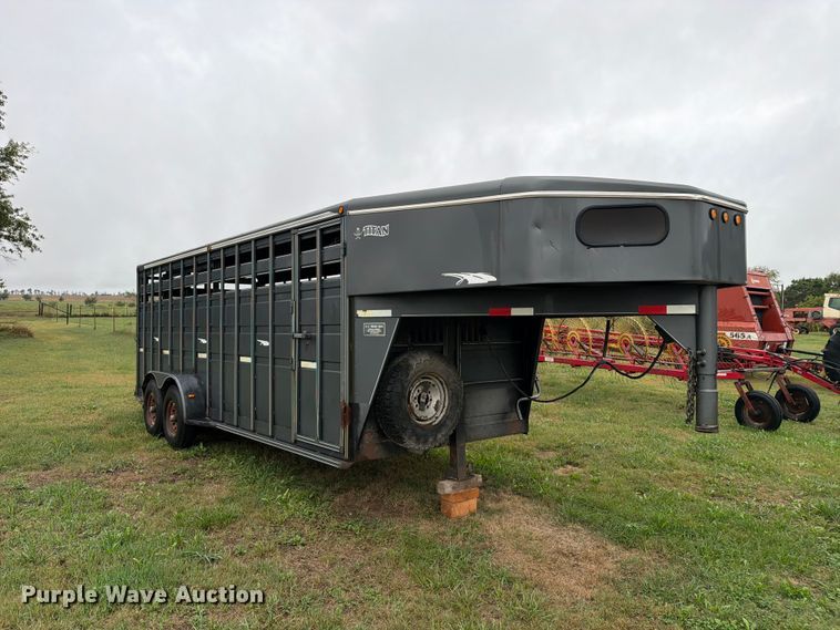 image for item FN2623 2000 Titan livestock trailer