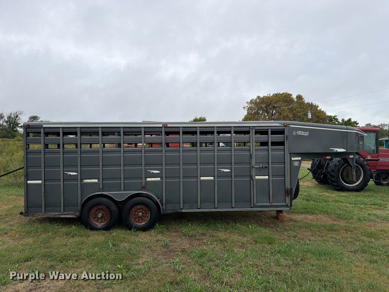 image for item FN2623 2000 Titan livestock trailer