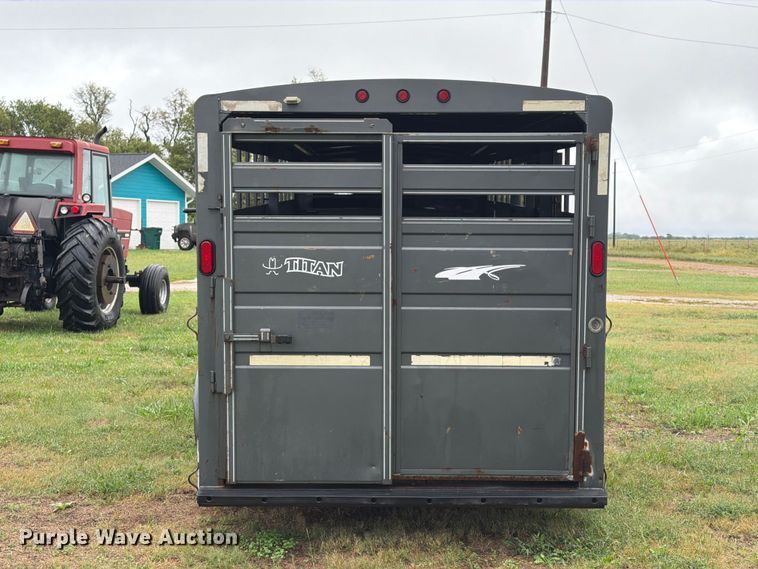 image for item FN2623 2000 Titan livestock trailer
