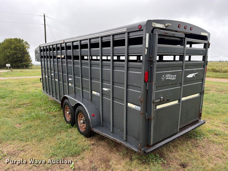 image for item FN2623 2000 Titan livestock trailer