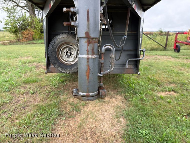 image for item FN2623 2000 Titan livestock trailer