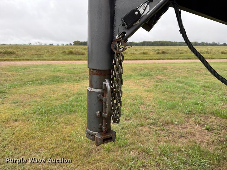 image for item FN2623 2000 Titan livestock trailer