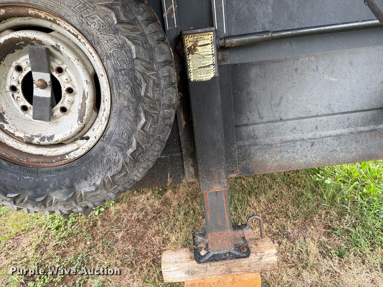 image for item FN2623 2000 Titan livestock trailer