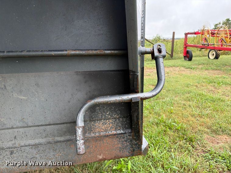 image for item FN2623 2000 Titan livestock trailer