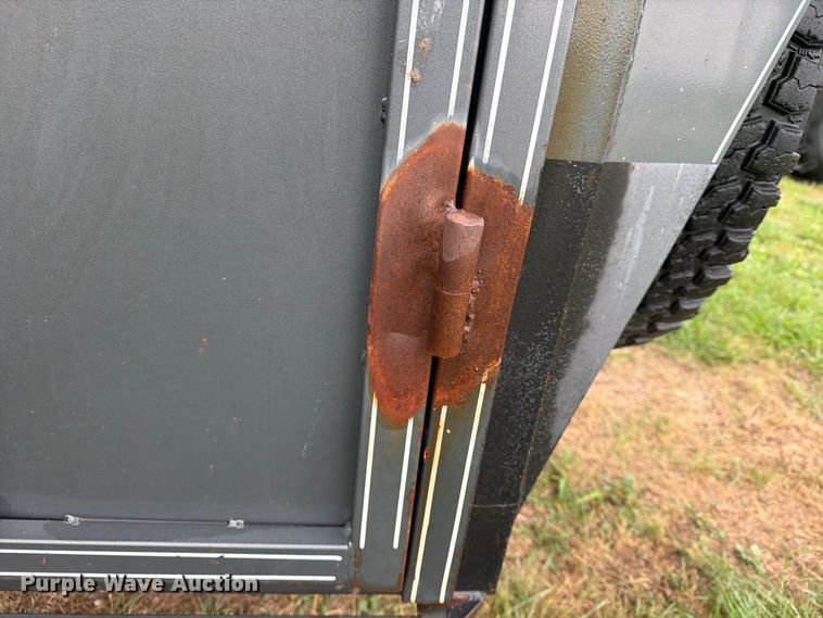 image for item FN2623 2000 Titan livestock trailer