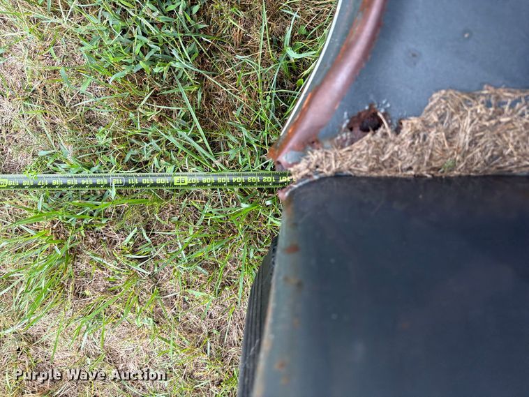 image for item FN2623 2000 Titan livestock trailer