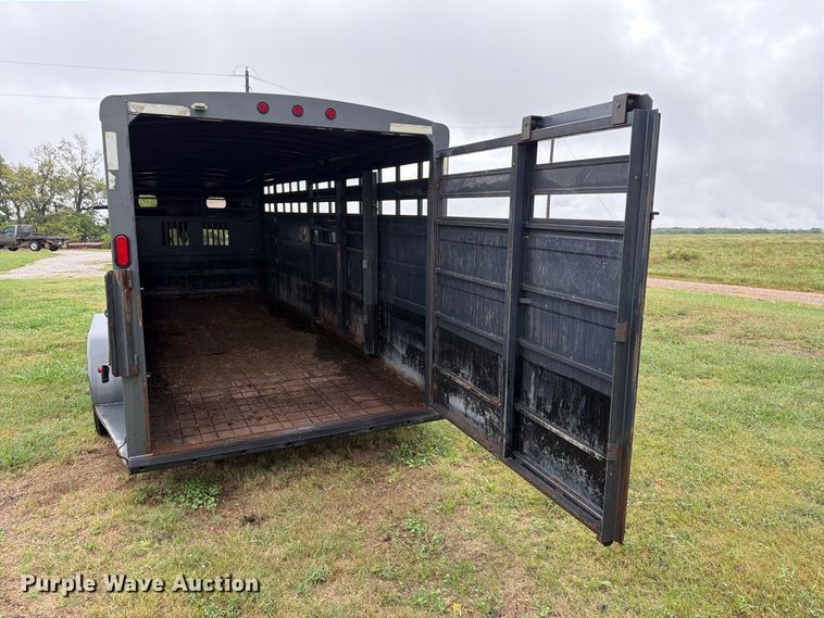 image for item FN2623 2000 Titan livestock trailer