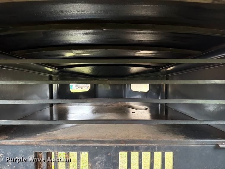 image for item FN2623 2000 Titan livestock trailer