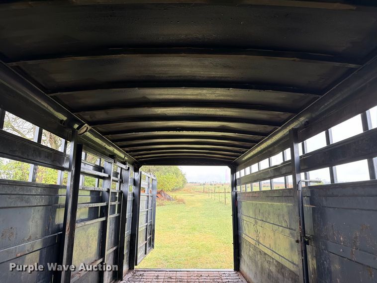 image for item FN2623 2000 Titan livestock trailer