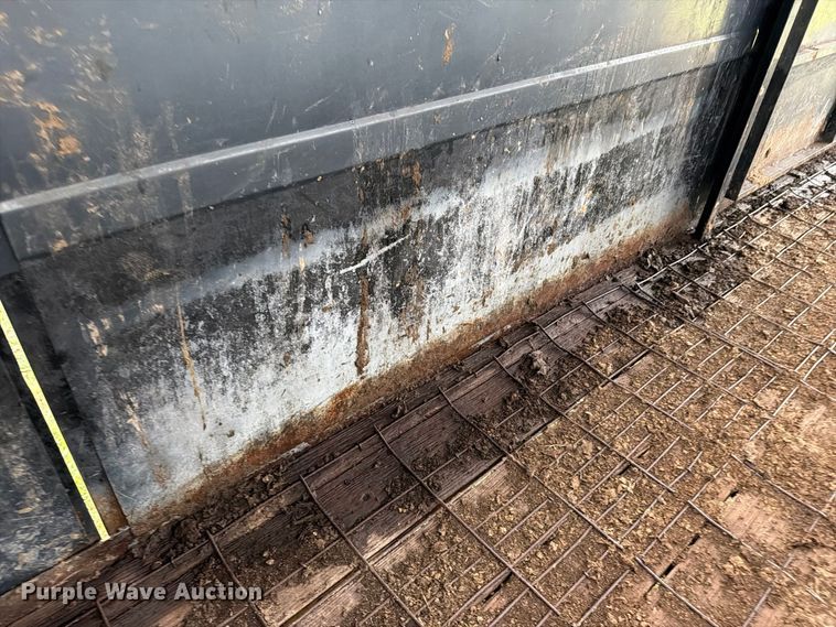 image for item FN2623 2000 Titan livestock trailer