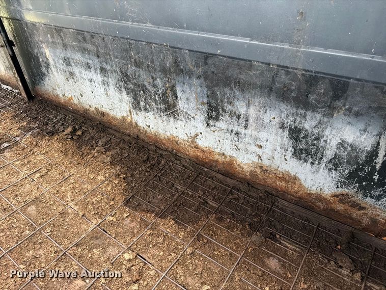 image for item FN2623 2000 Titan livestock trailer