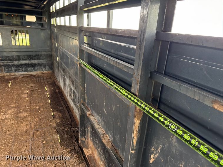 image for item FN2623 2000 Titan livestock trailer