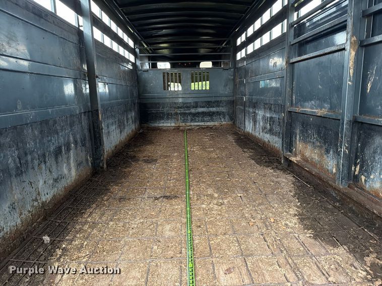 image for item FN2623 2000 Titan livestock trailer