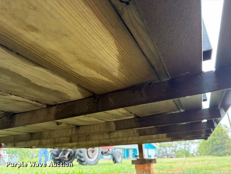 image for item FN2623 2000 Titan livestock trailer