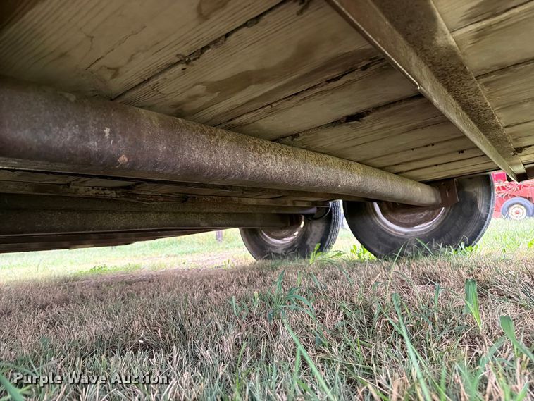 image for item FN2623 2000 Titan livestock trailer