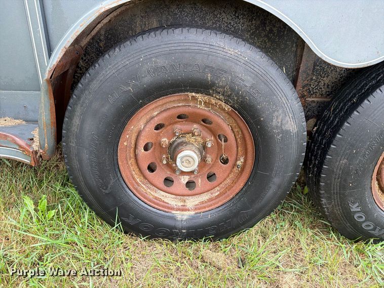 image for item FN2623 2000 Titan livestock trailer