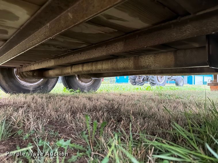 image for item FN2623 2000 Titan livestock trailer