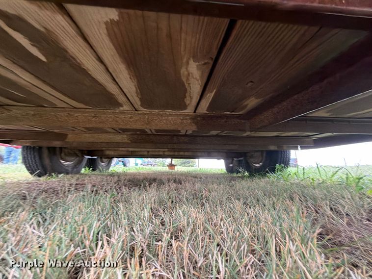image for item FN2623 2000 Titan livestock trailer