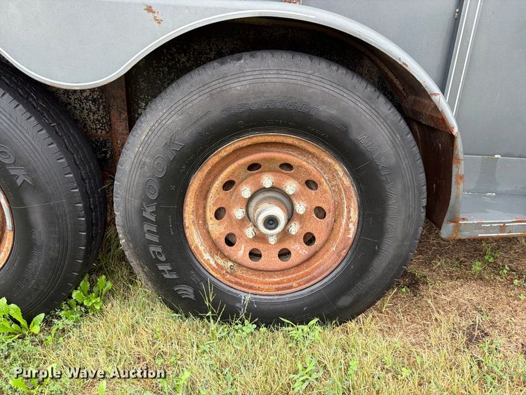 image for item FN2623 2000 Titan livestock trailer