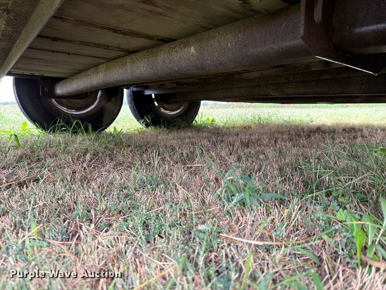 image for item FN2623 2000 Titan livestock trailer