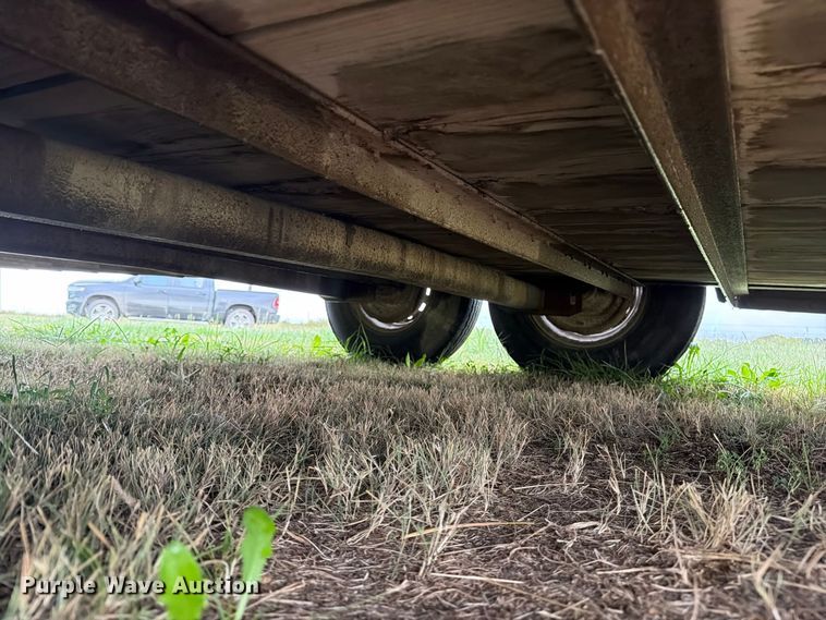 image for item FN2623 2000 Titan livestock trailer