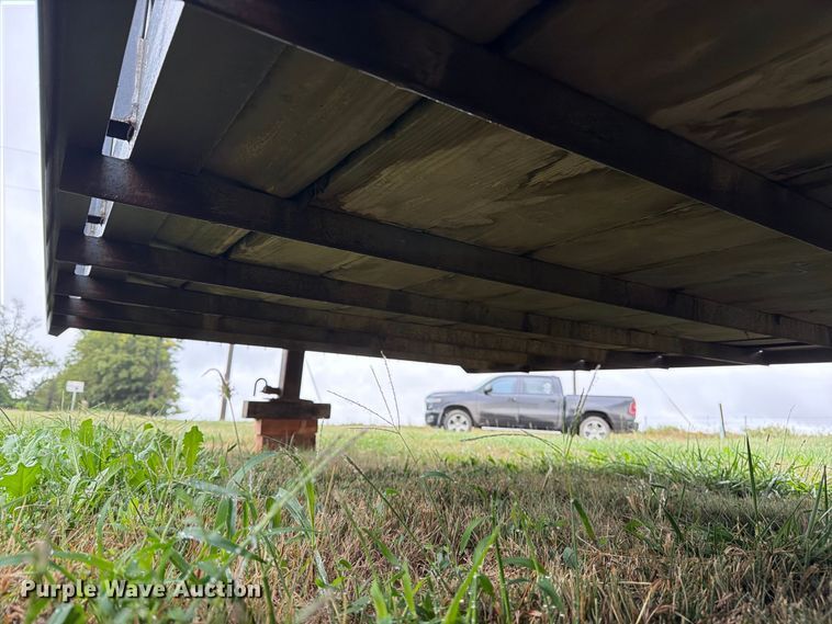 image for item FN2623 2000 Titan livestock trailer