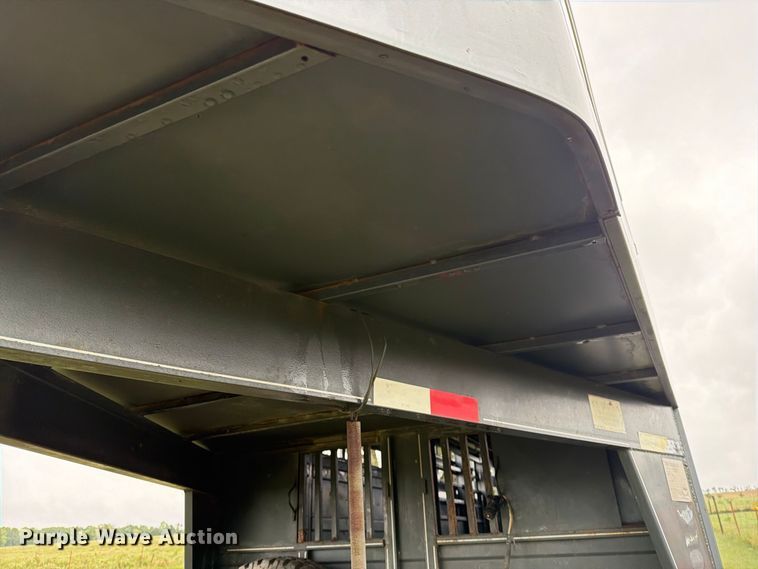 image for item FN2623 2000 Titan livestock trailer