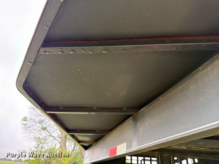 image for item FN2623 2000 Titan livestock trailer