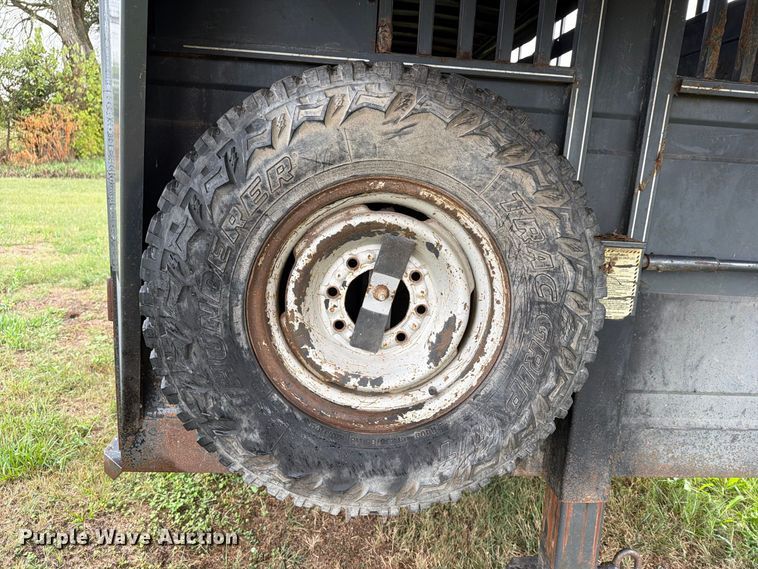 image for item FN2623 2000 Titan livestock trailer