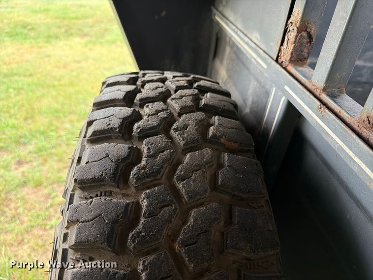 image for item FN2623 2000 Titan livestock trailer