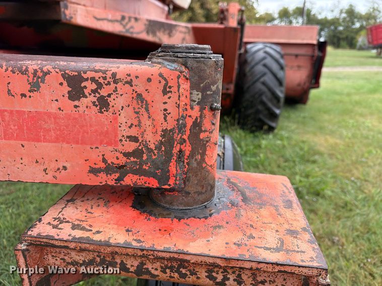 image for item FN2624 Hesston 6600 swather / windrower