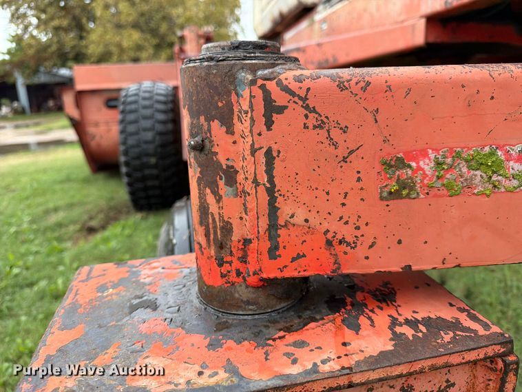 image for item FN2624 Hesston 6600 swather / windrower