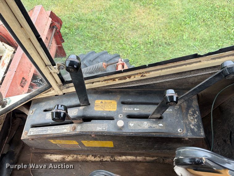 image for item FN2624 Hesston 6600 swather / windrower