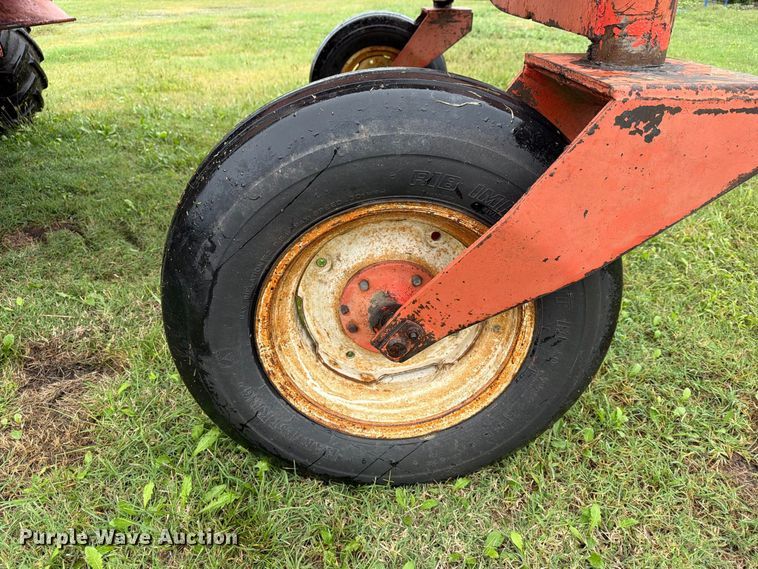 image for item FN2624 Hesston 6600 swather / windrower