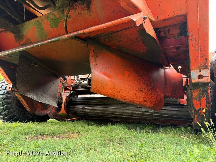 image for item FN2624 Hesston 6600 swather / windrower