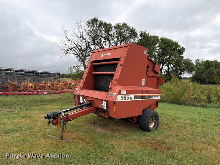 Hesston 565A round baler