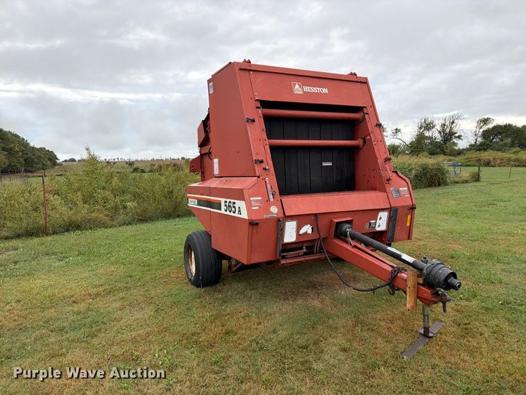 image for item FN2625 Hesston 565A round baler