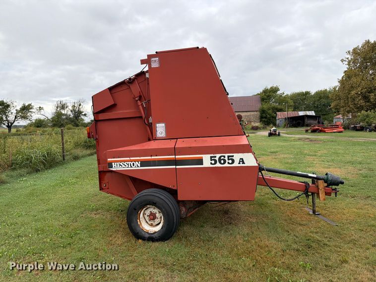 image for item FN2625 Hesston 565A round baler