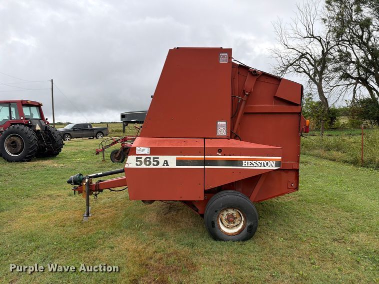 image for item FN2625 Hesston 565A round baler