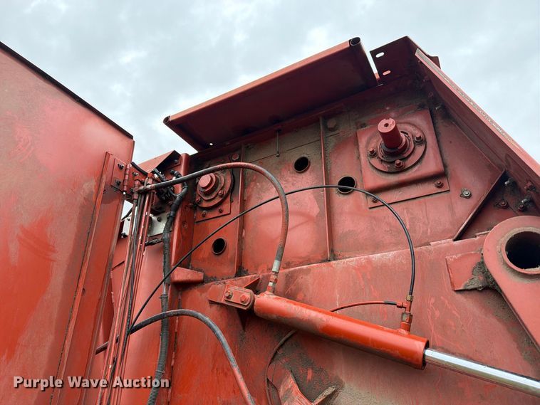 image for item FN2625 Hesston 565A round baler