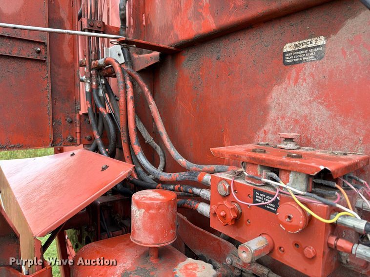 image for item FN2625 Hesston 565A round baler