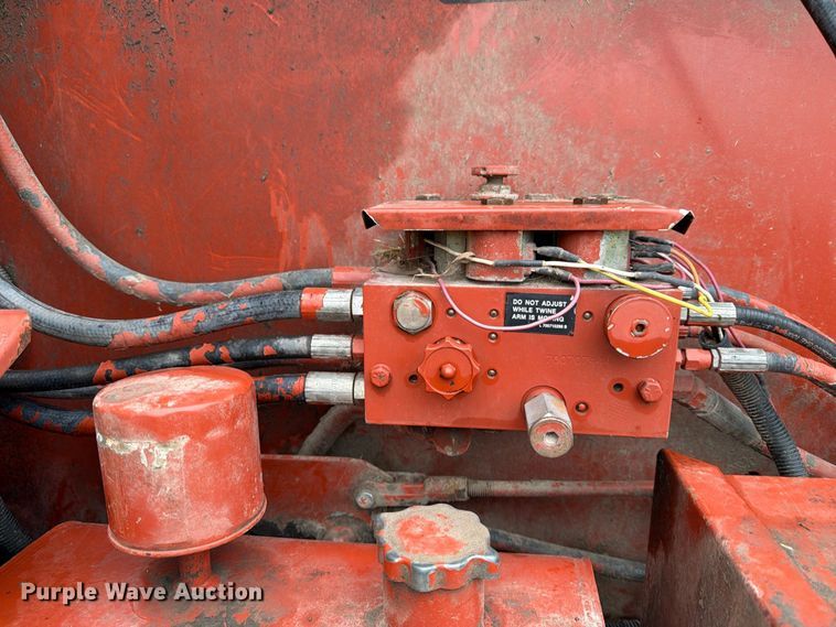 image for item FN2625 Hesston 565A round baler