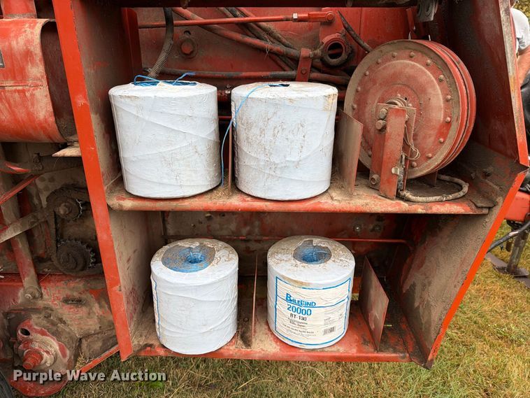 image for item FN2625 Hesston 565A round baler