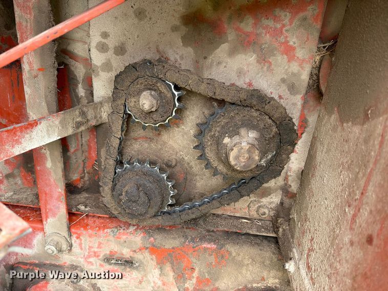 image for item FN2625 Hesston 565A round baler