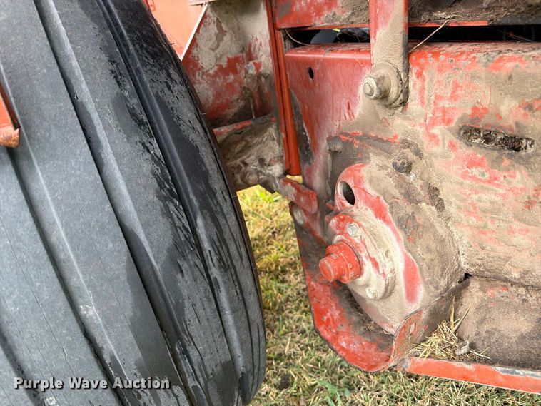 image for item FN2625 Hesston 565A round baler