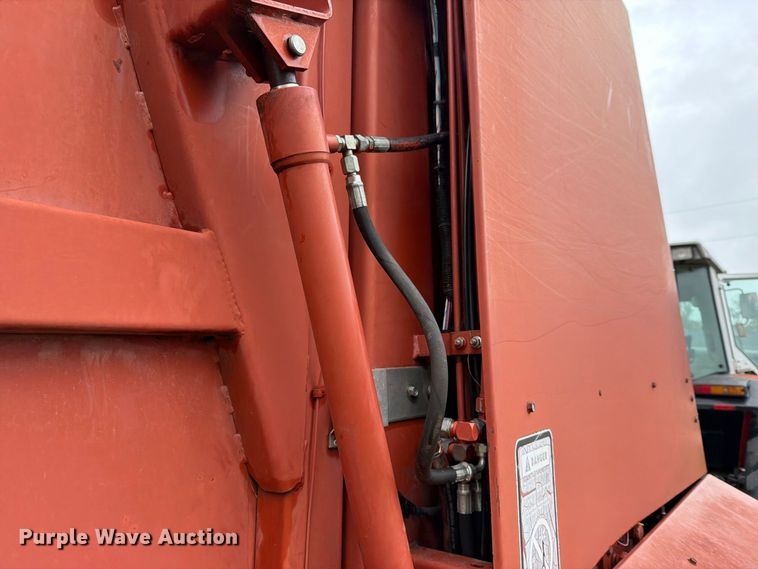 image for item FN2625 Hesston 565A round baler