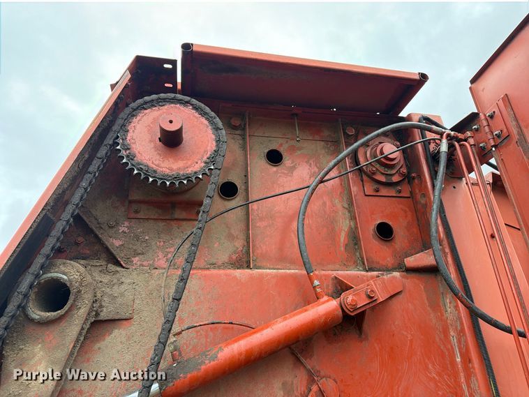 image for item FN2625 Hesston 565A round baler