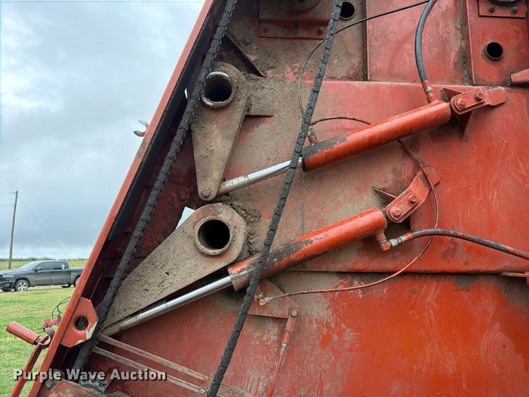 image for item FN2625 Hesston 565A round baler
