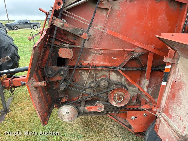 image for item FN2625 Hesston 565A round baler
